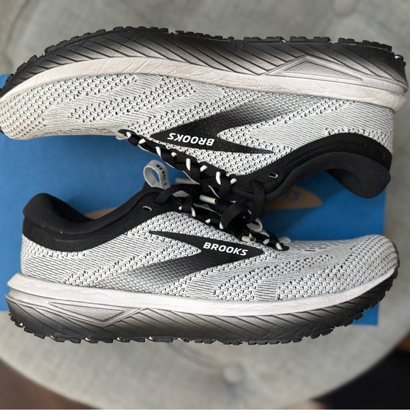 Brooks💎Revel 7 Black White Women’s Running Shoe Sz 8 in Box Excellent Condition - Picture 8 of 8